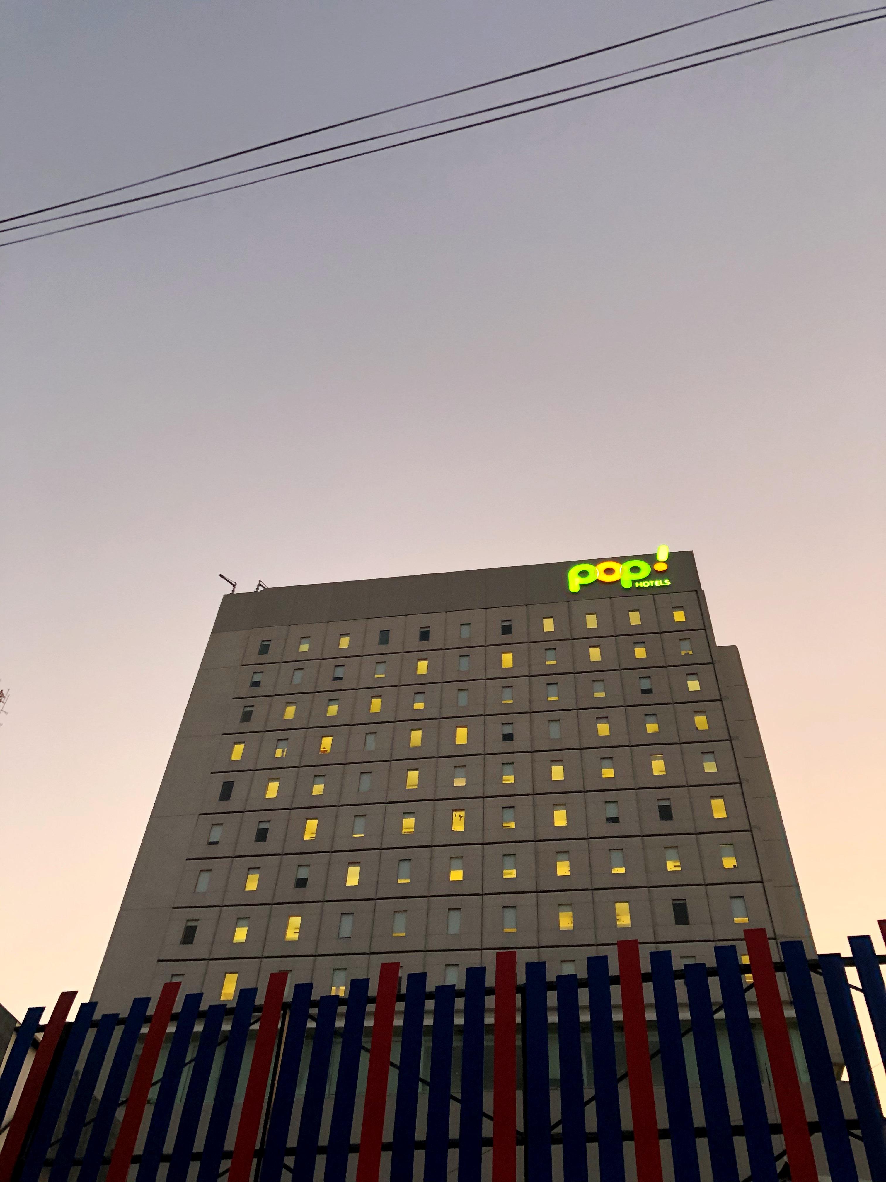 POP! Hotel Gubeng Surabaya Exterior foto