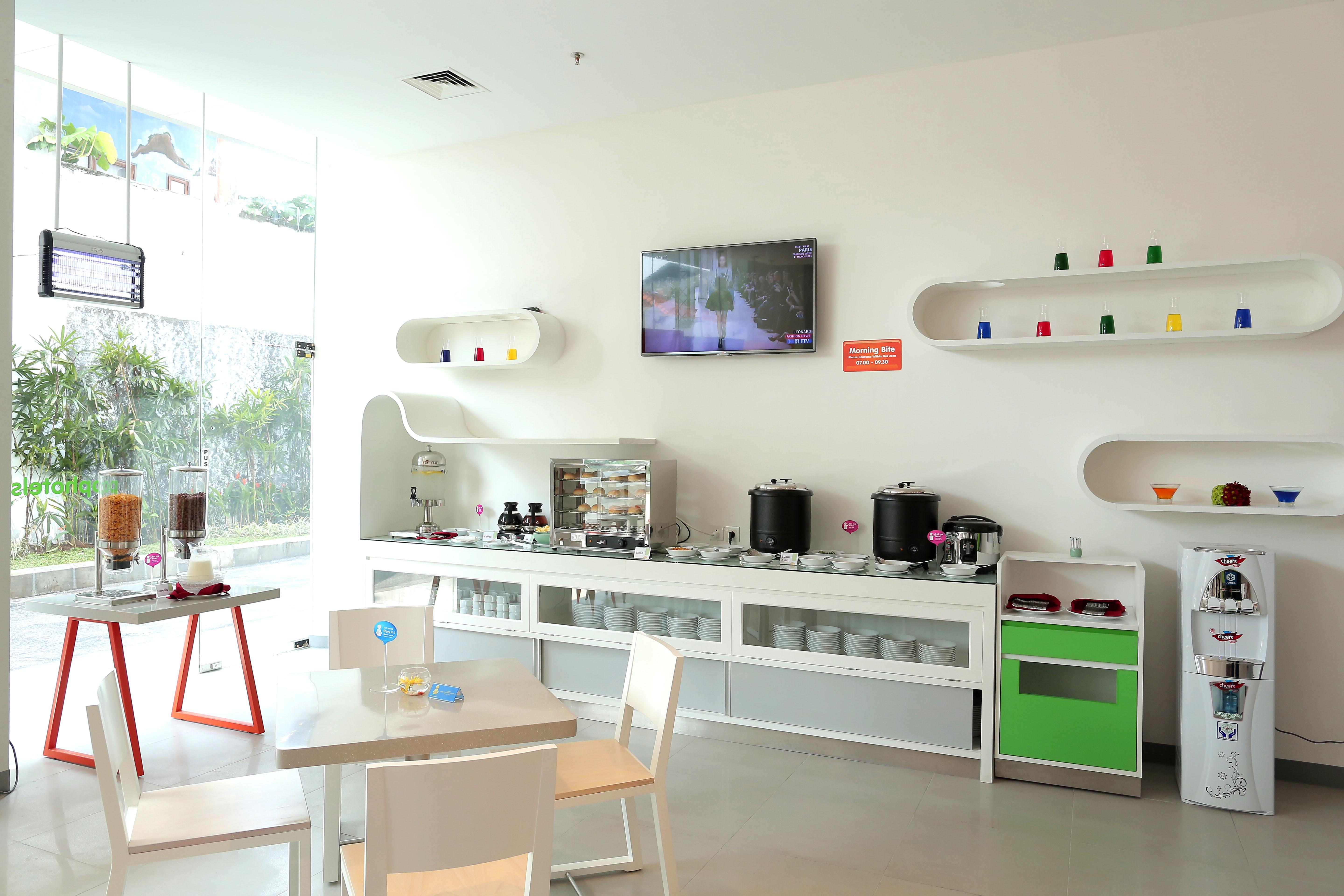 POP! Hotel Gubeng Surabaya Exterior foto