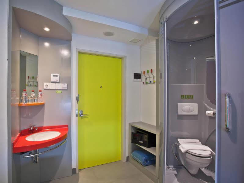 POP! Hotel Gubeng Surabaya Exterior foto