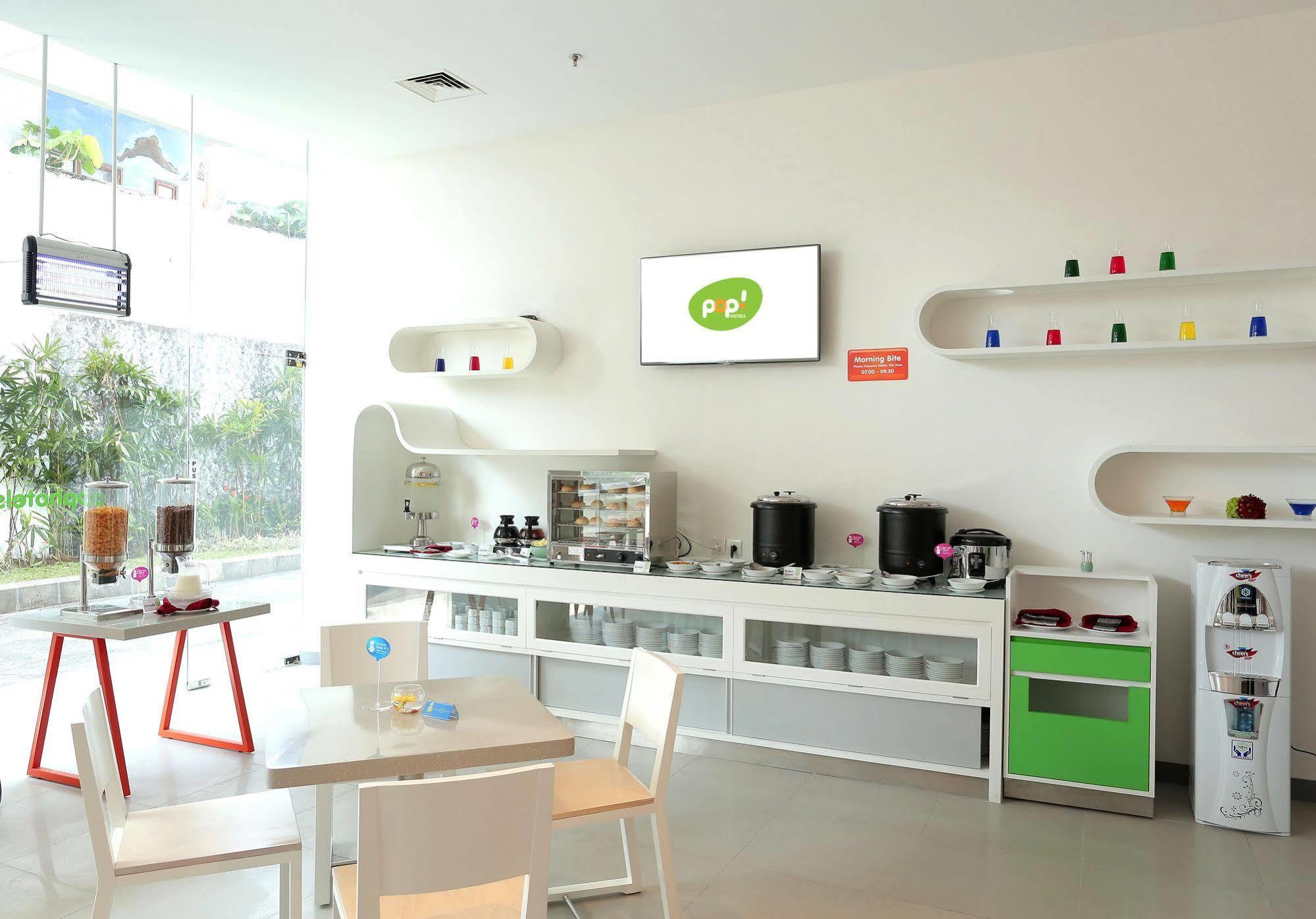 POP! Hotel Gubeng Surabaya Exterior foto