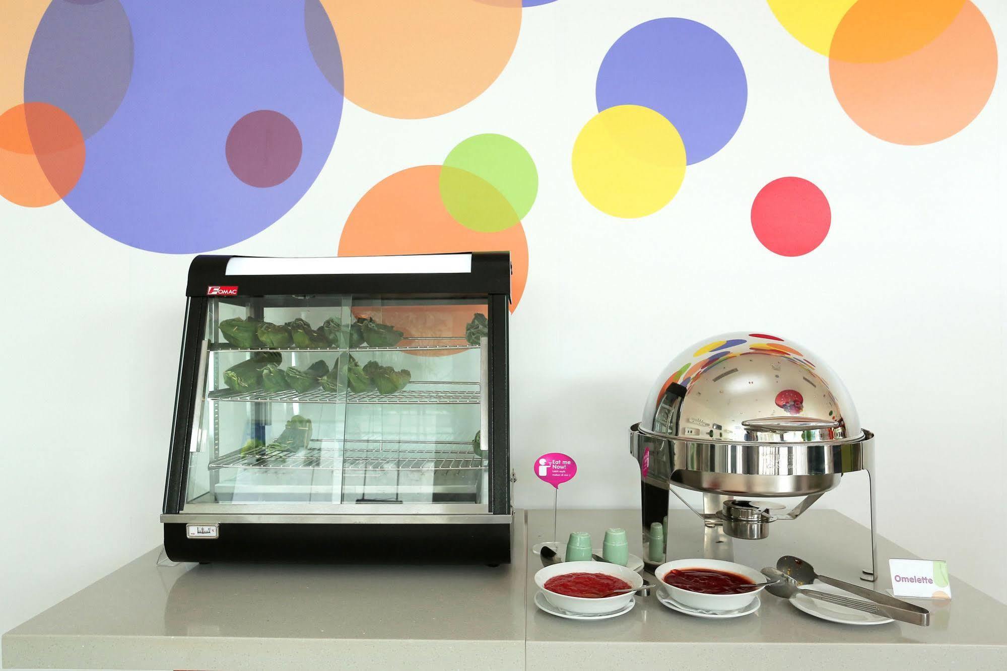 POP! Hotel Gubeng Surabaya Exterior foto