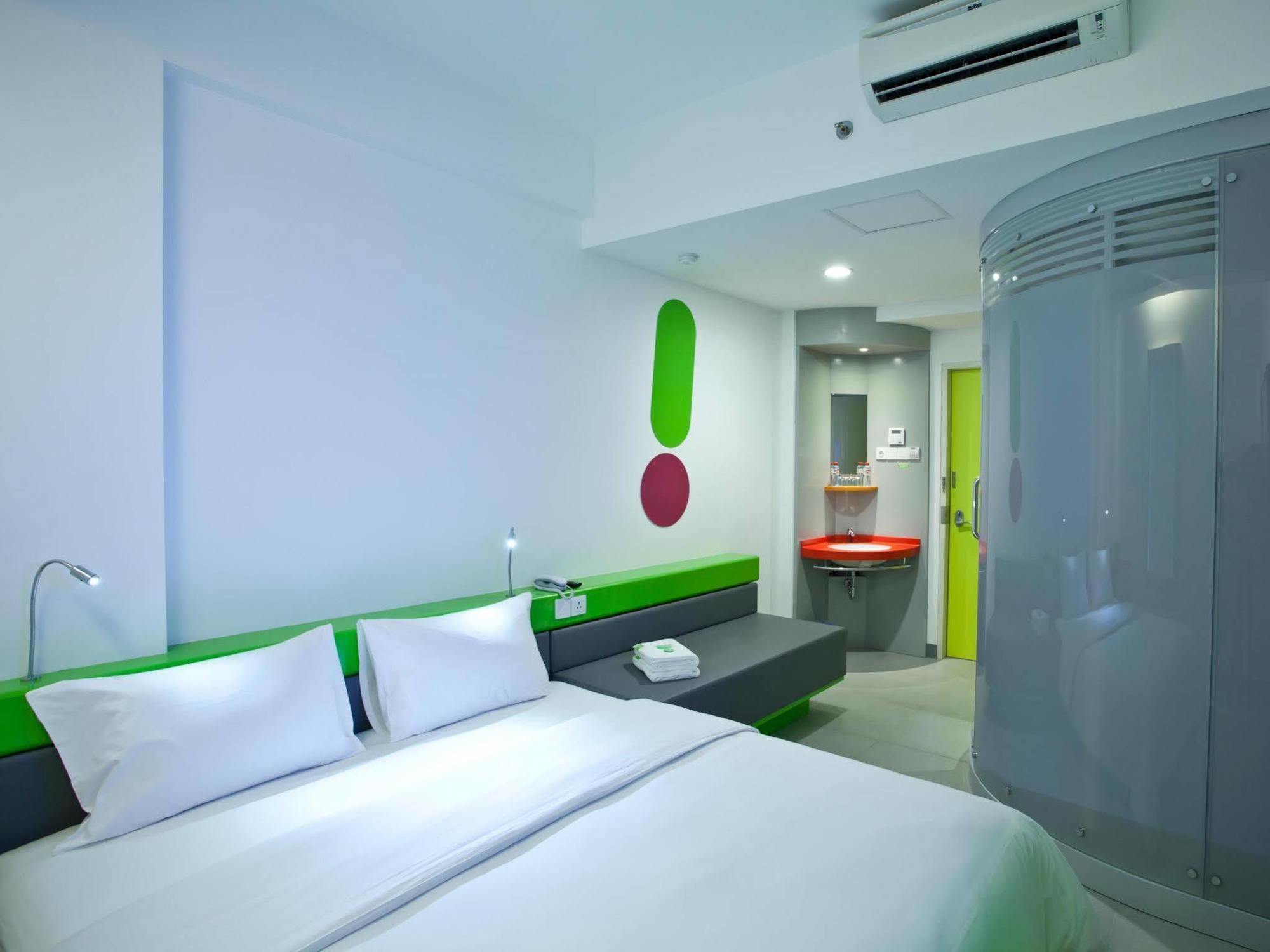 POP! Hotel Gubeng Surabaya Exterior foto