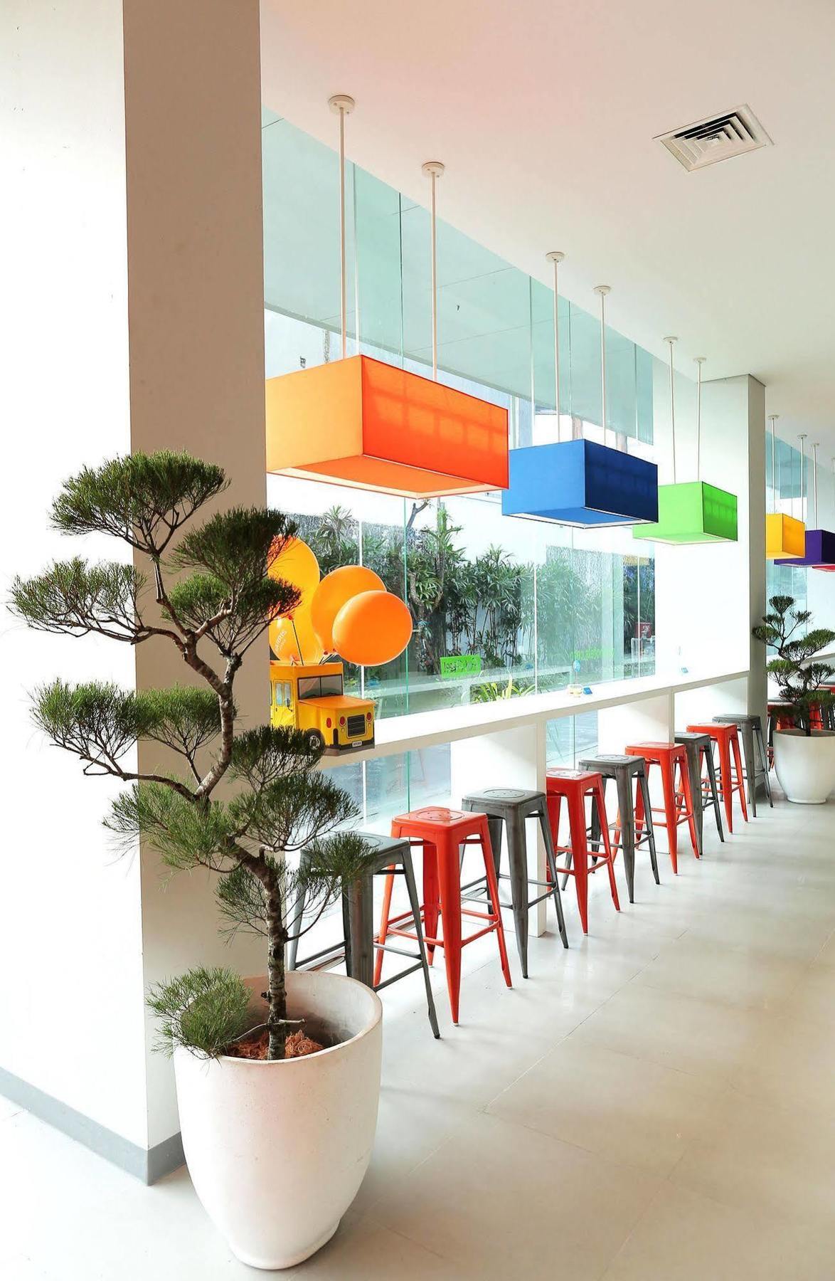 POP! Hotel Gubeng Surabaya Exterior foto